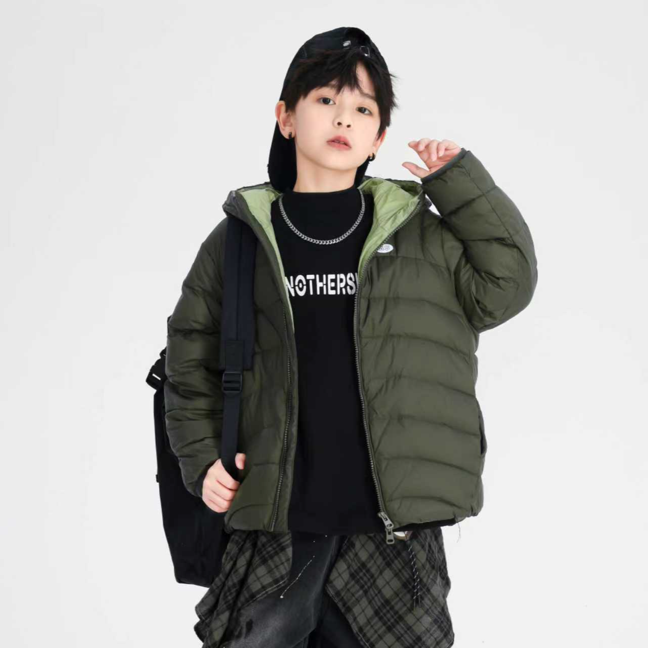男童冬装90白鸭绒撞色轻薄羽绒服2025新款青少年防水免洗外套5890