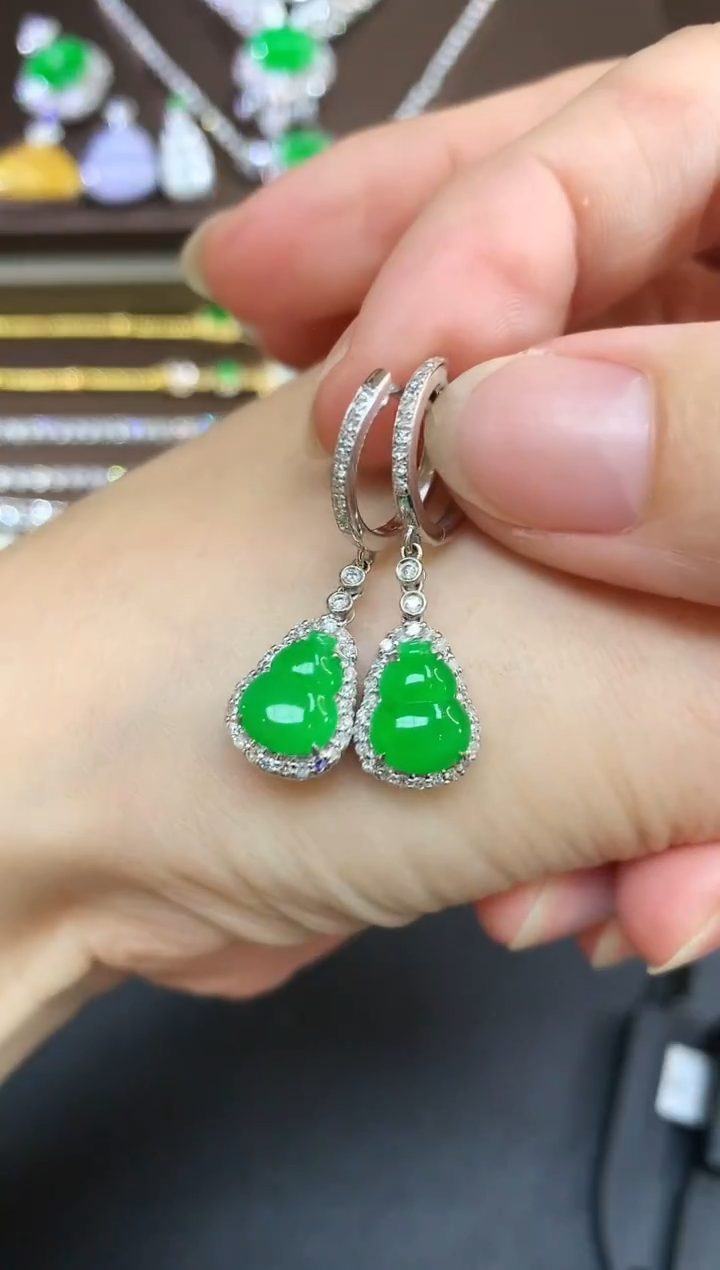 18K金镶嵌翡翠耳饰273|23800