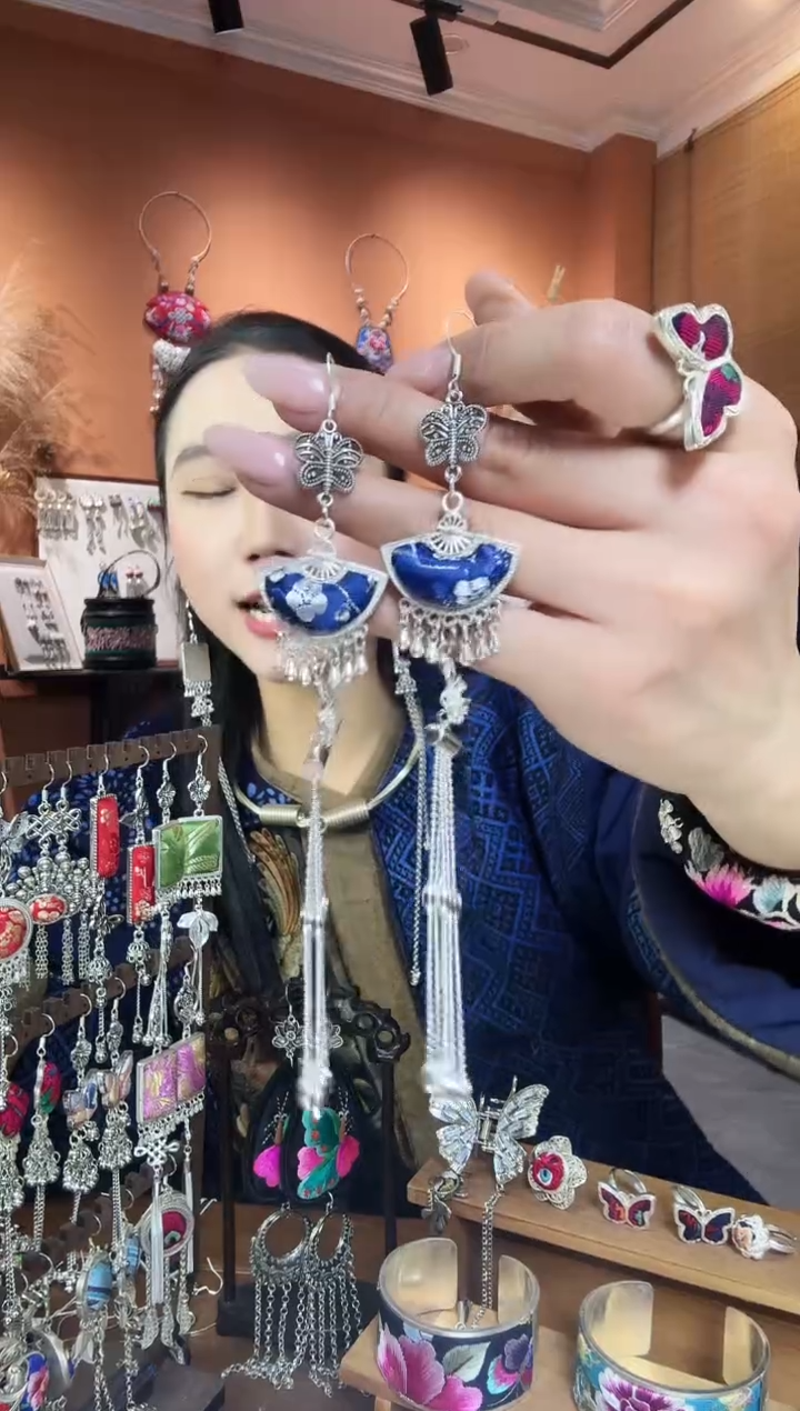 【闪购商品】刺绣纯手工民族风耳环