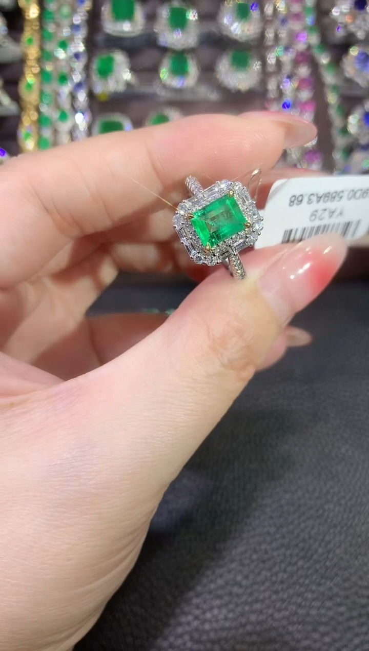 【闪购商品】祖母绿戒指18K金镶嵌C1