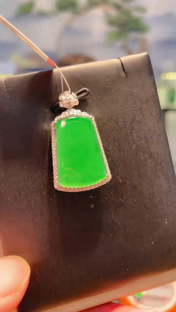 翡翠18K金镶嵌颈饰天然A货翡翠A37