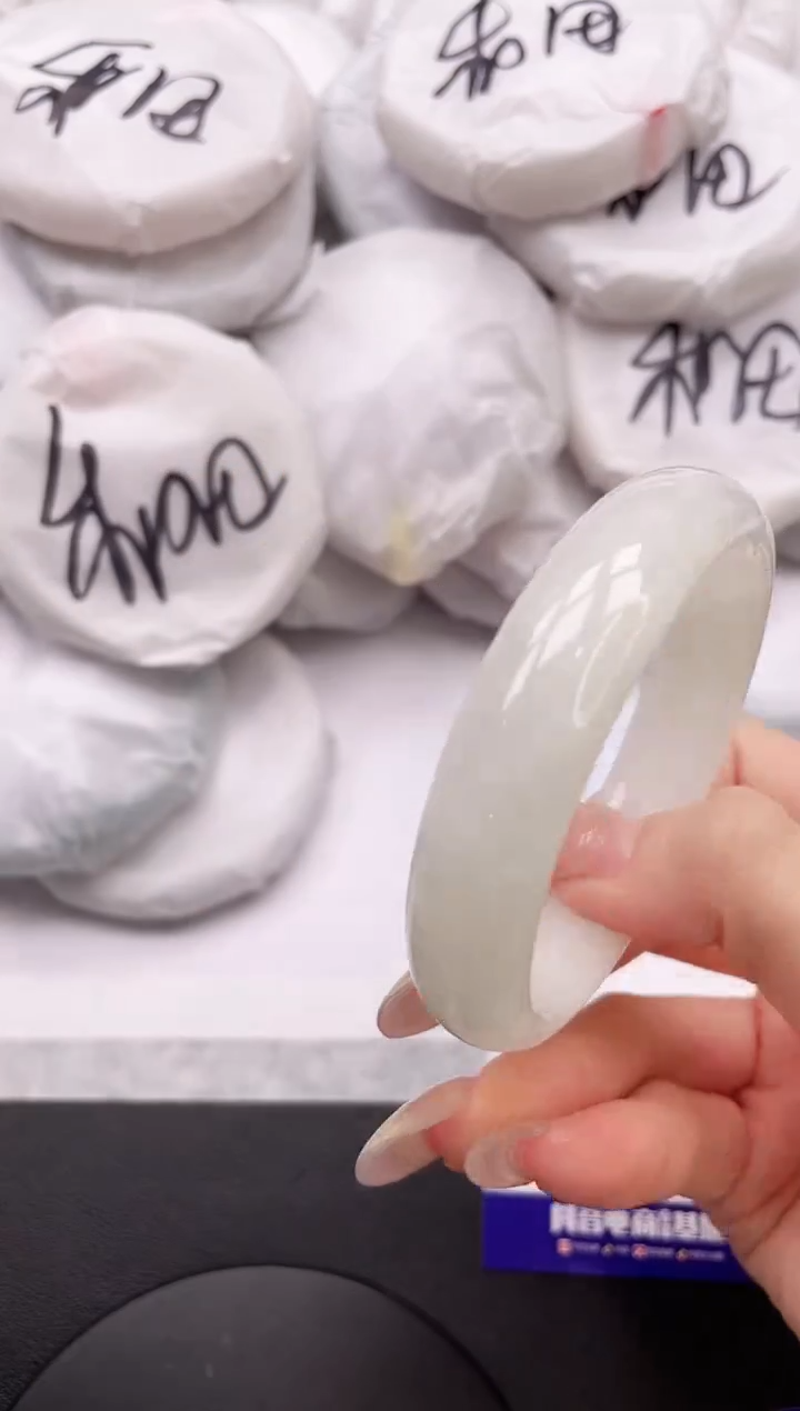 【闪购商品】和田玉手镯未镶嵌16K294-54