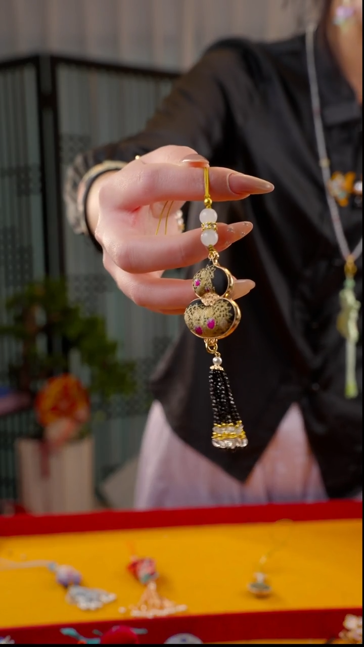 刺绣重*非遗苏绒花手工饰品