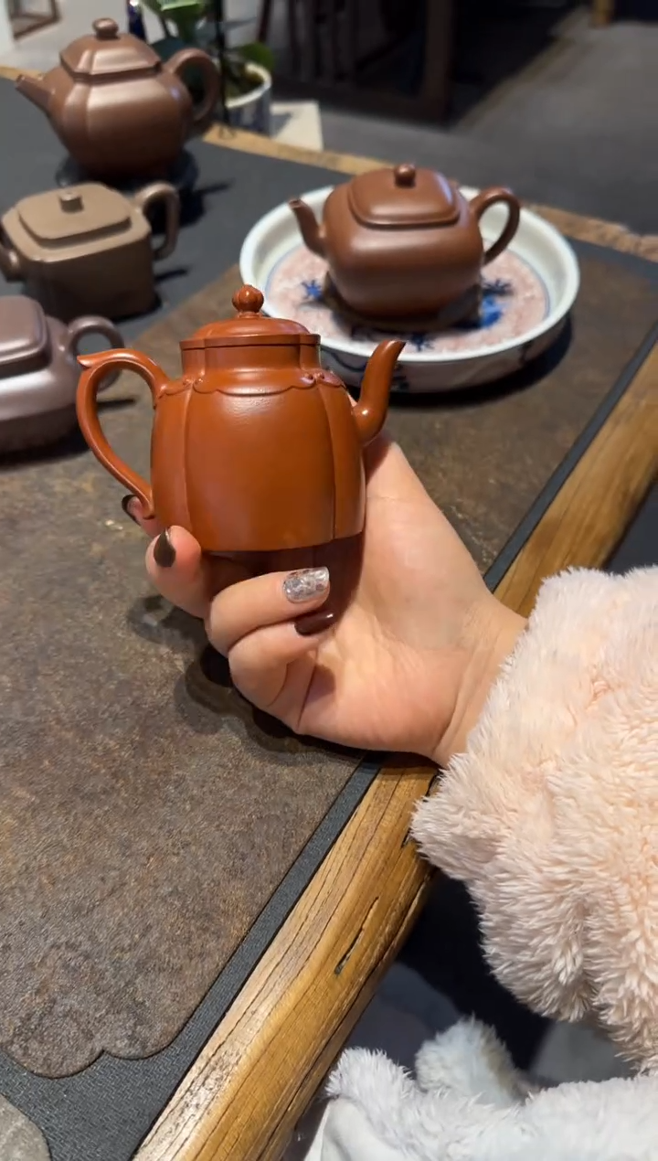 【闪购商品】紫砂茶壶锦绣如意  朱泥