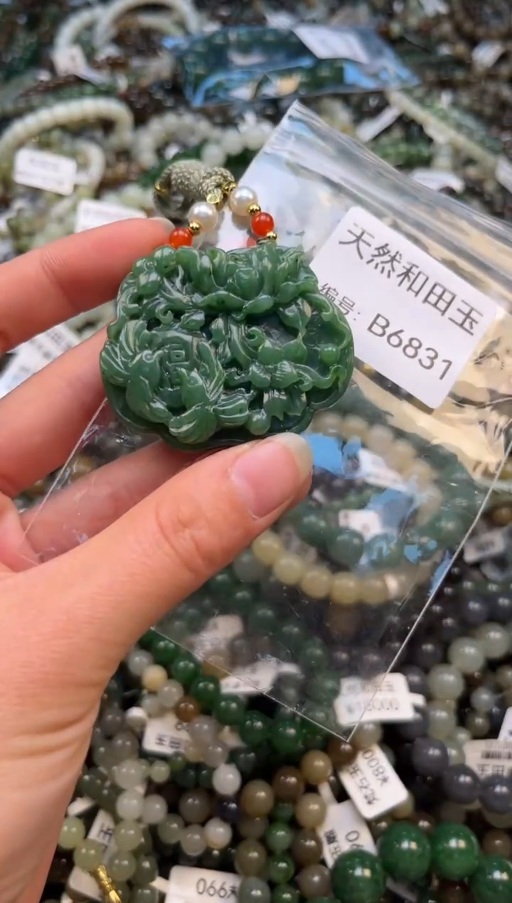 颈饰未镶嵌和田玉1
