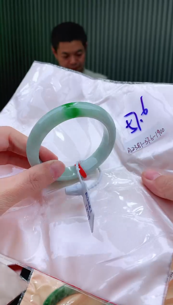 未镶嵌手镯翡翠57+