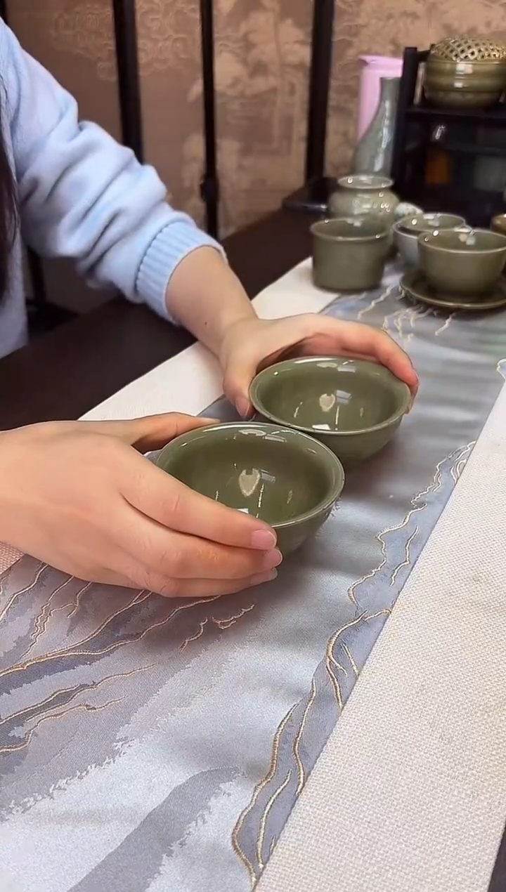 耀州窑青瓷宝莲压手杯