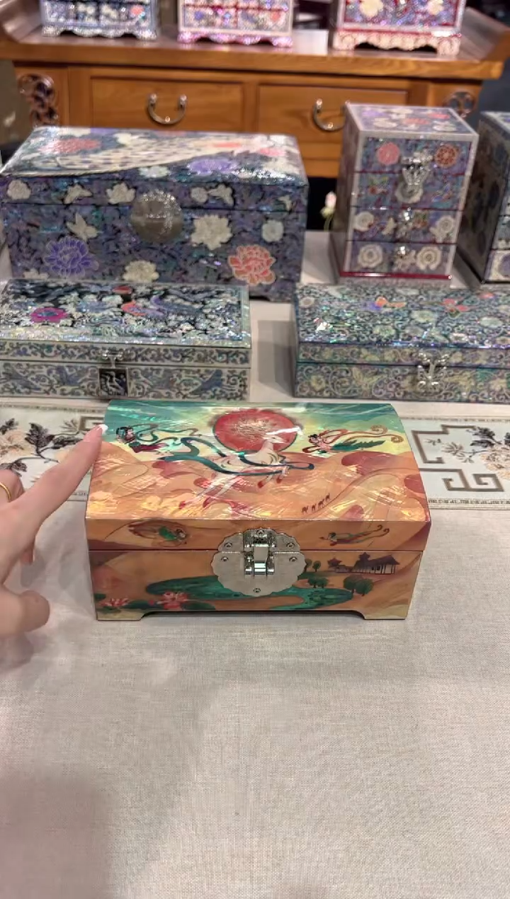 【闪购商品】鱼锁绒布底·弘贝雅螺钿漆器文化馆