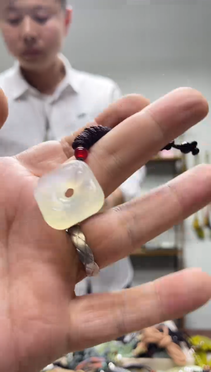 未镶嵌岫玉吊坠·