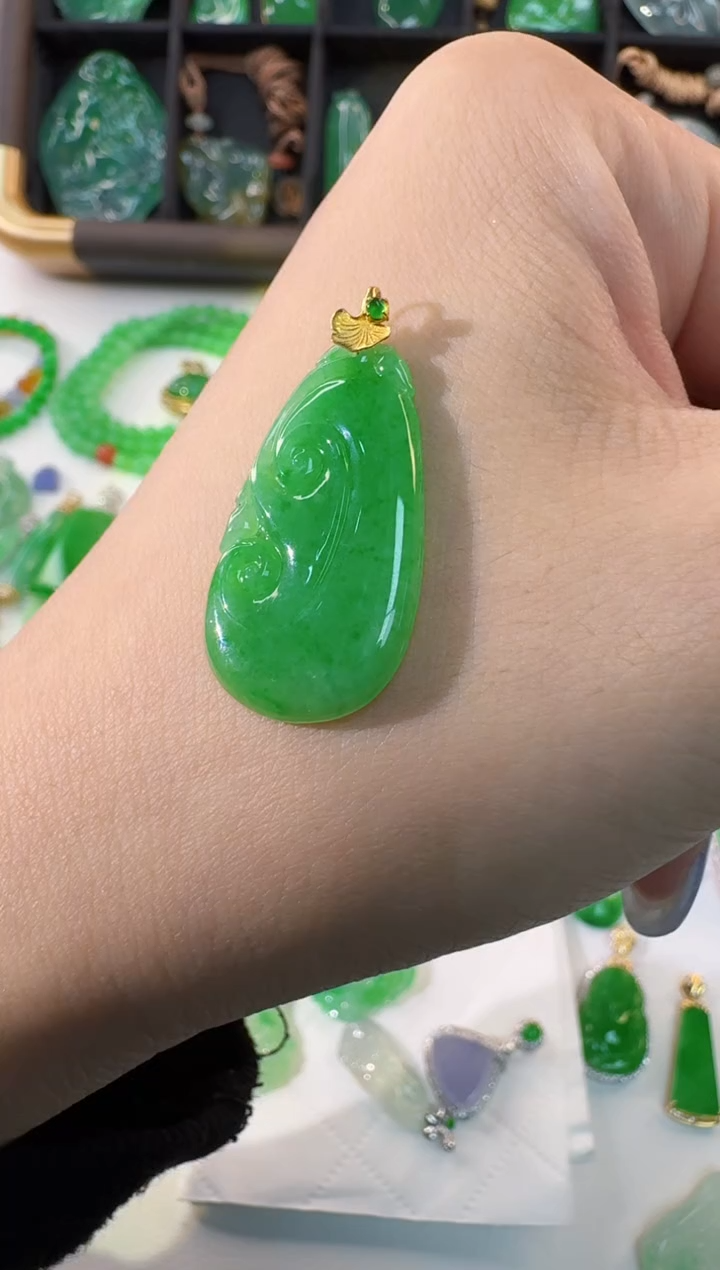 颈饰18K金镶嵌翡翠缅甸A货翡翠