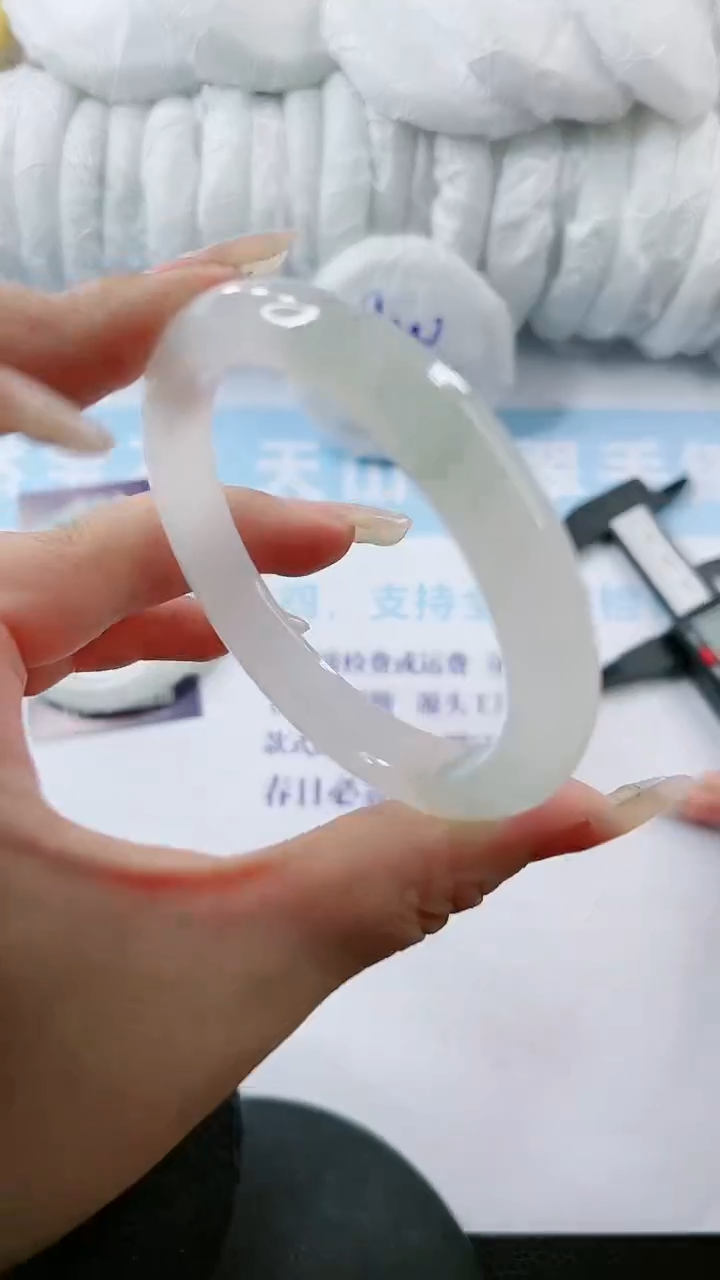 【闪购商品】石英质玉手镯未镶嵌多样性发货L591
