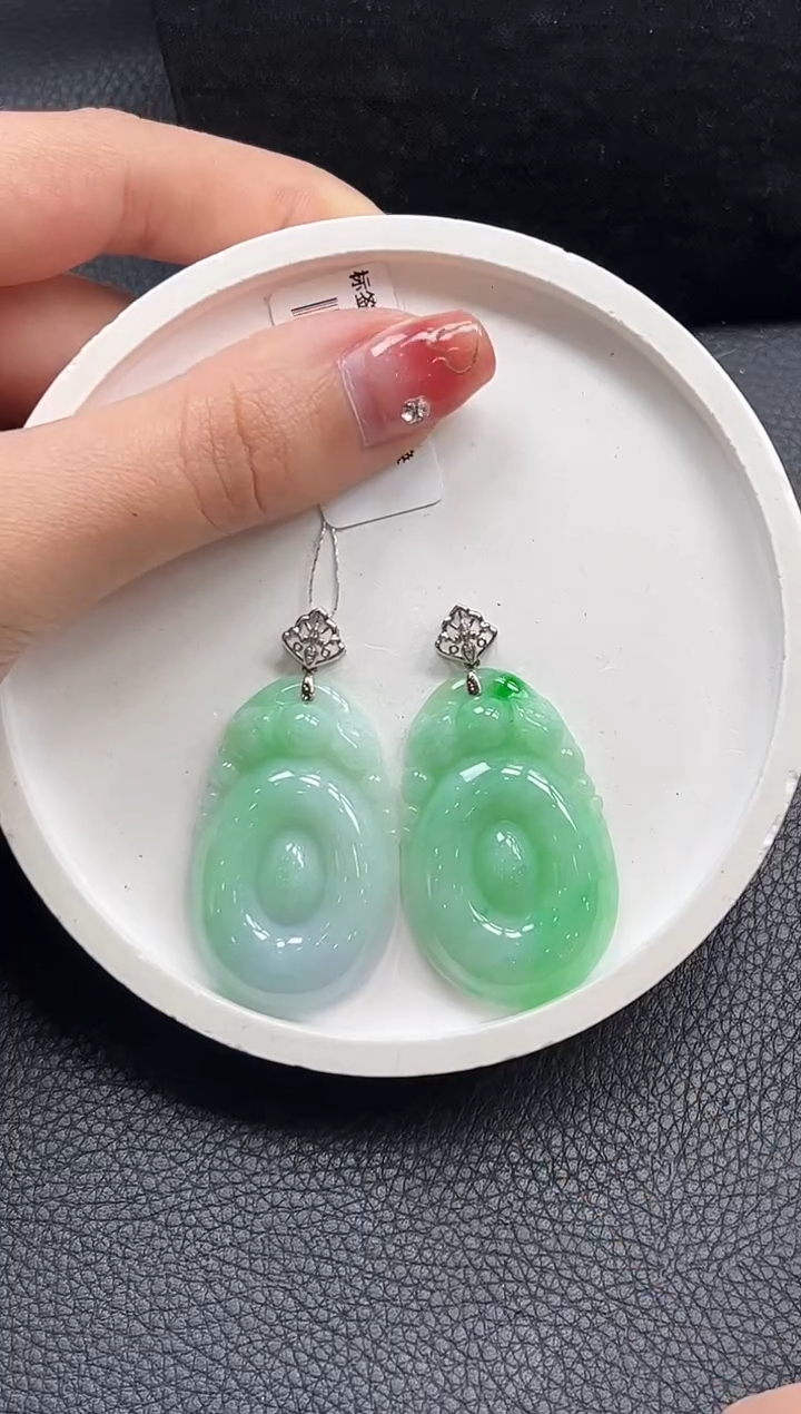 【闪购商品】翡翠颈饰18K金镶嵌福贝多样性发1件