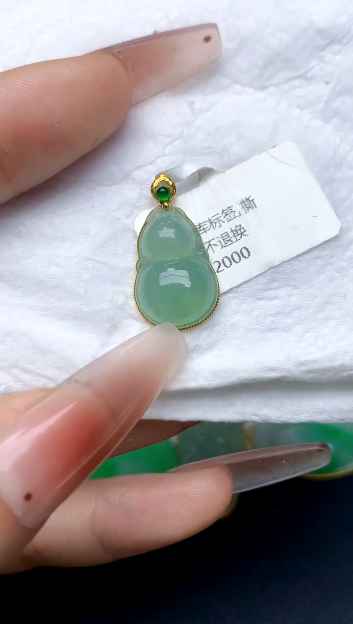 翡翠18K金镶嵌颈饰天然A货翡翠