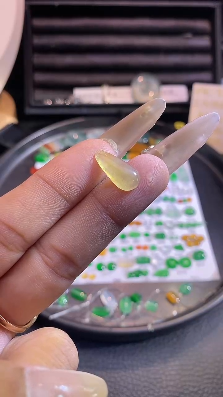 翡翠挂件未镶嵌瓜