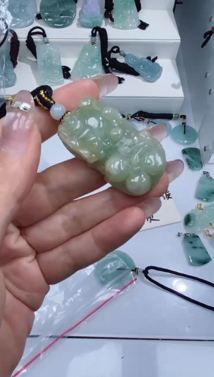 颈饰未镶嵌翡翠吊坠