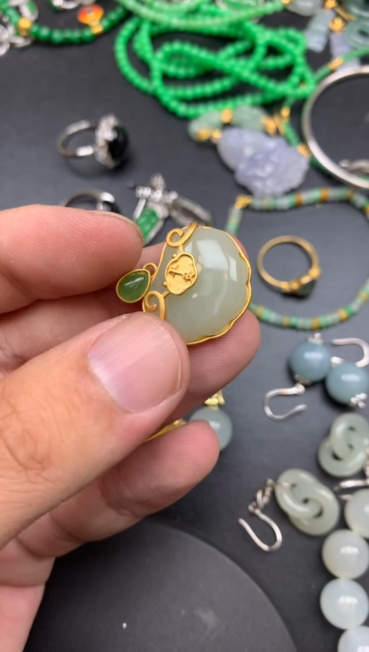 颈饰未镶嵌翡翠超*开心每一天商品不退不换
