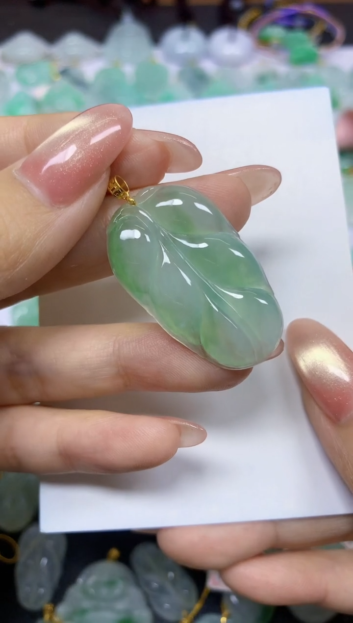 翡翠18K金镶嵌颈饰天然翡翠A货