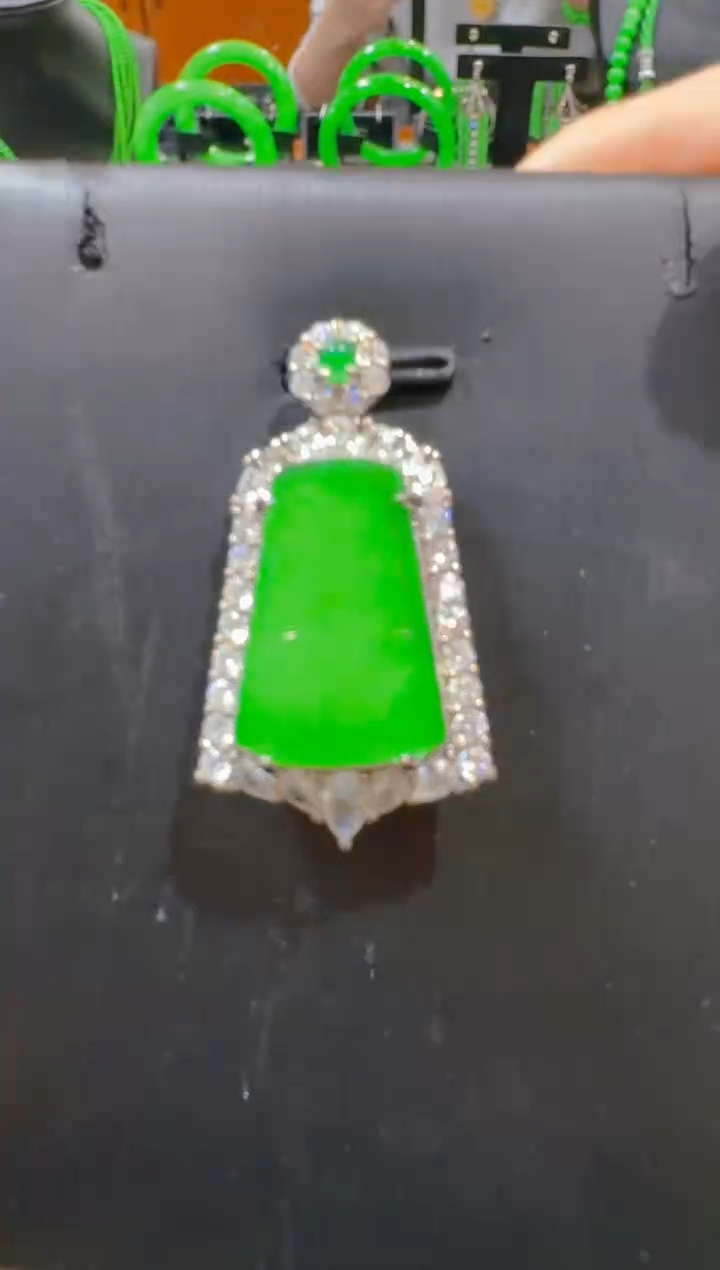 翡翠未镶嵌吊坠(赠链)天然a货翡翠