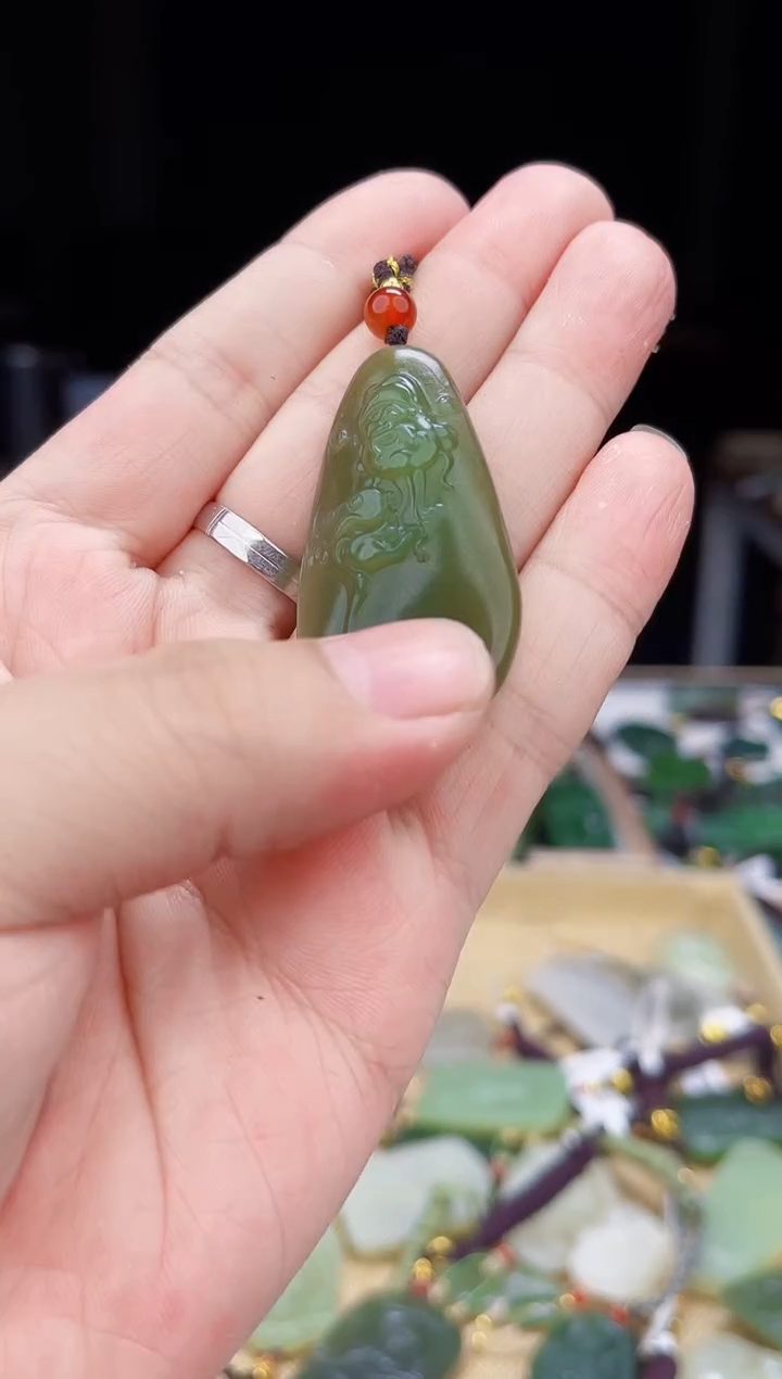 颈饰未镶嵌和田玉1