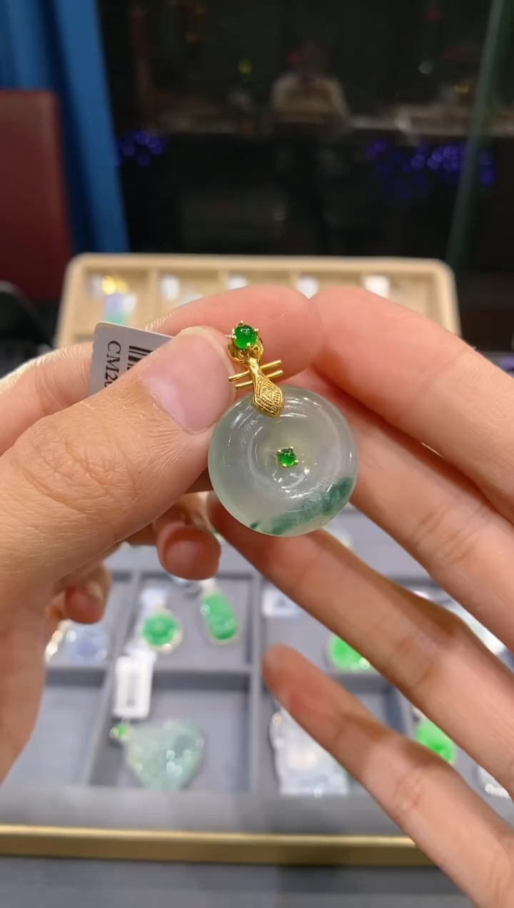 【闪购商品】翡翠吊坠(不含链)18K金镶嵌平安扣