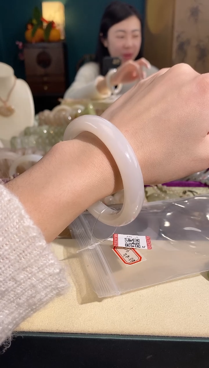 【闪购商品】和田玉手镯未镶嵌手镯