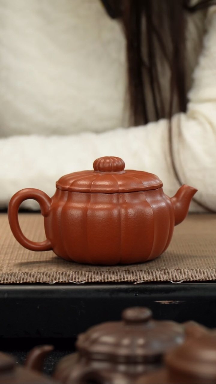 【闪购商品】紫砂茶壶生砂朱泥筋纹和韵170