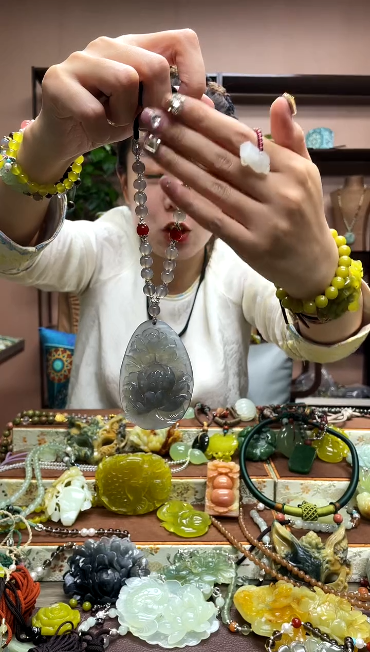 未镶嵌岫玉吊坠·