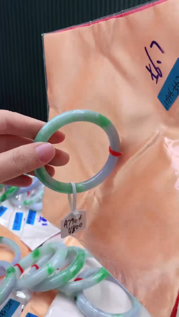 未镶嵌手镯翡翠56+