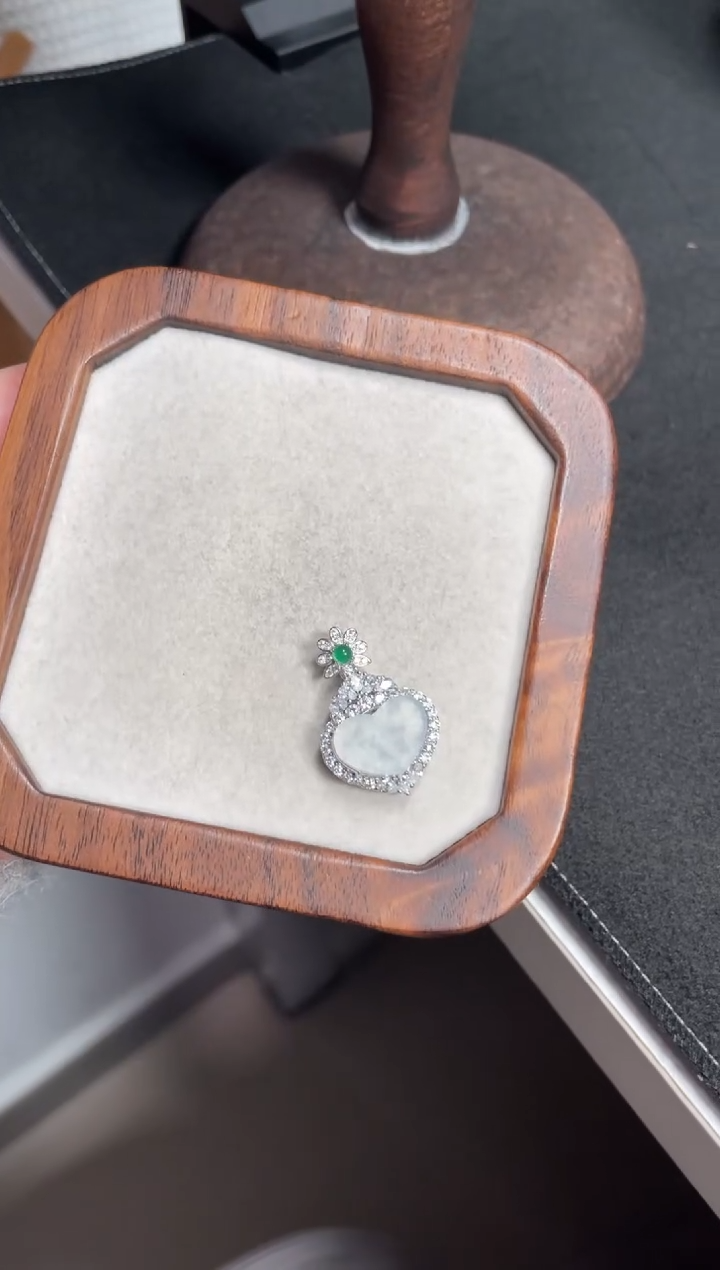 【闪购商品】翡翠颈饰银S925镶嵌翡翠