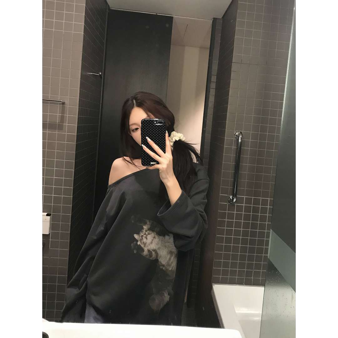 YWBY美式斜领露肩卫衣女秋季设计感复古慵懒风宽松显瘦辣妹上衣 