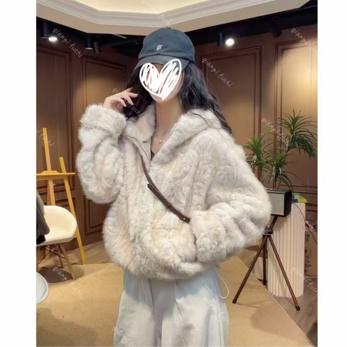 【松果慕斯】加厚款连帽仿小湖羊上衣气质宽松保暖短外套