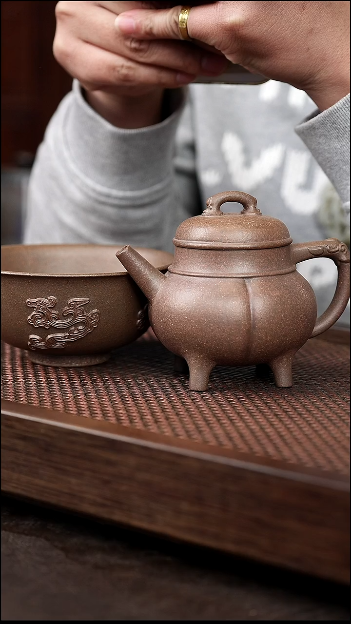 茶壶紫砂岩中泥四足龙鼎+龙纹碗