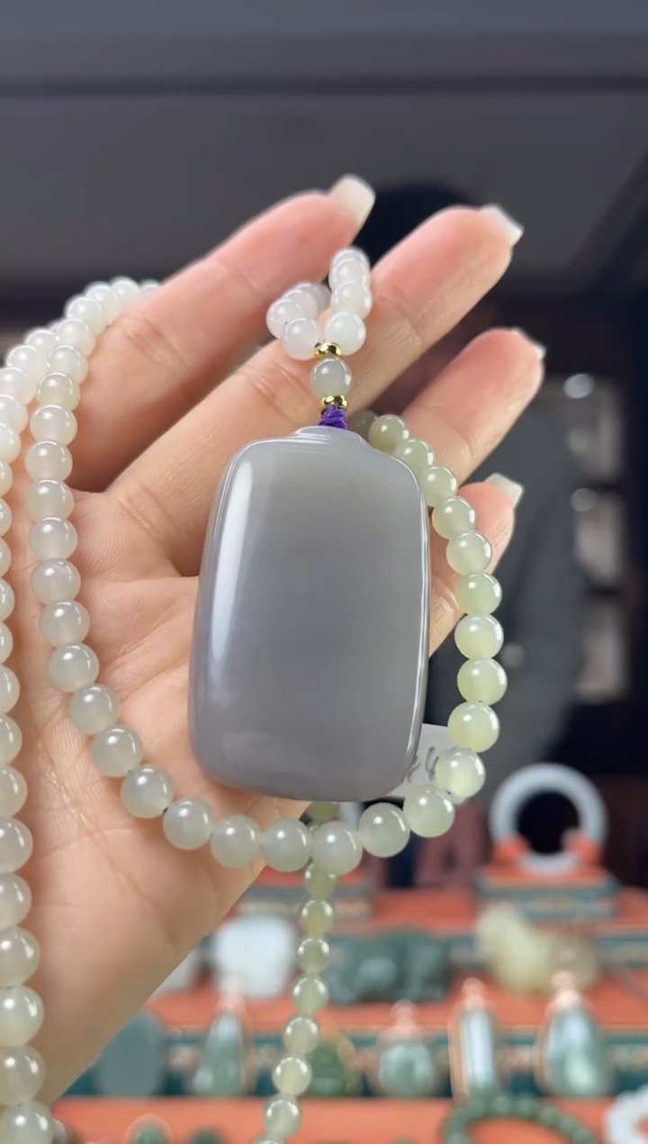 颈饰未镶嵌和田玉佩佩