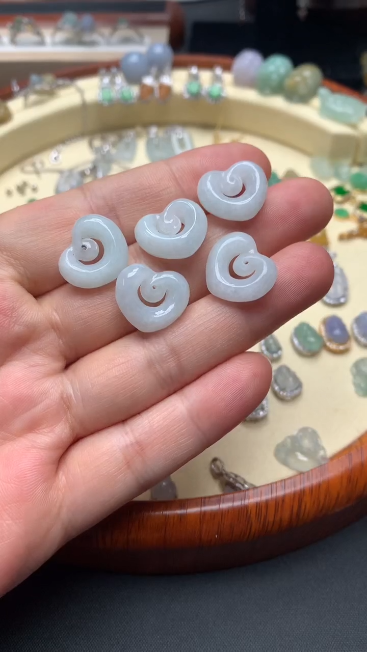 【闪购商品】翡翠颈饰未镶嵌翡翠桃心5个