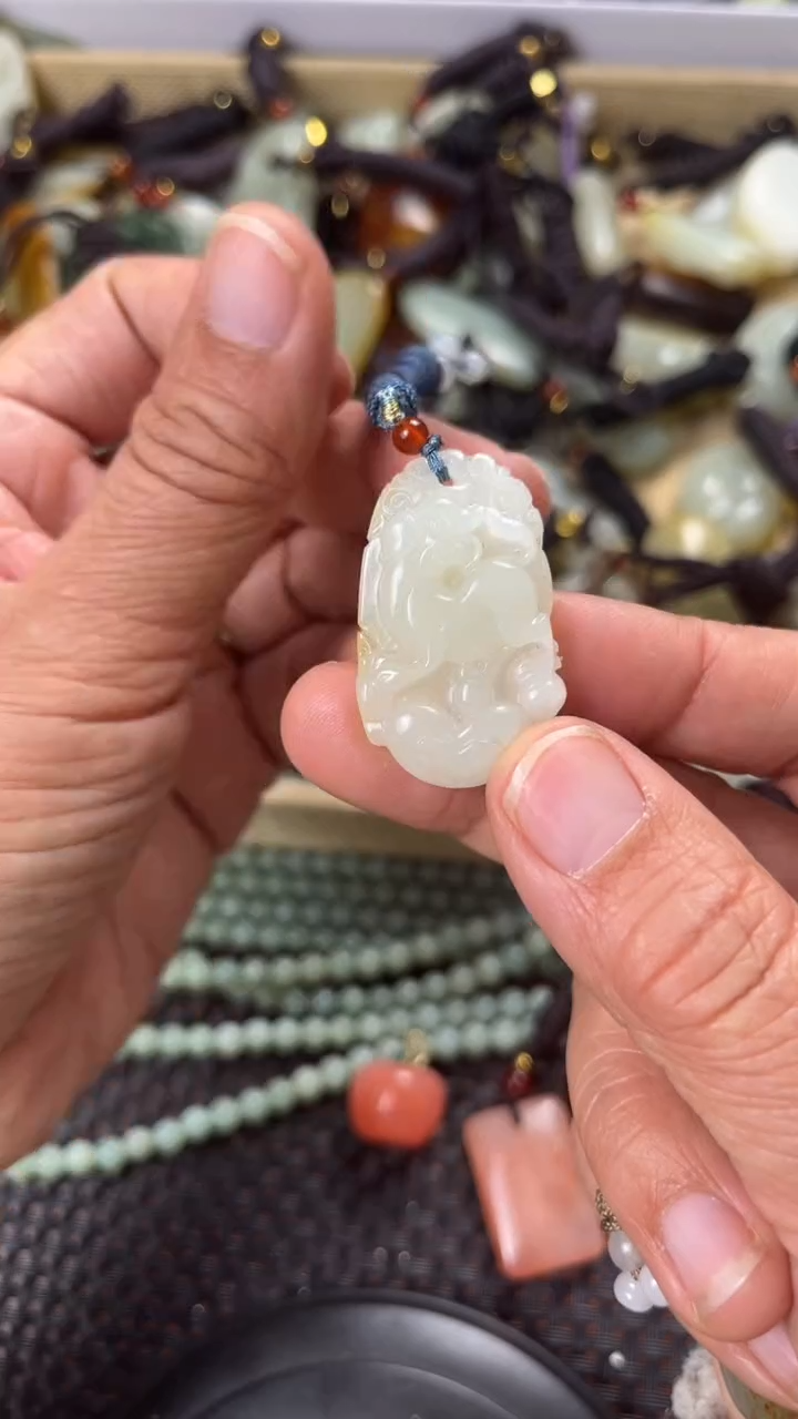 【闪购商品】和田玉颈饰未镶嵌多样性发货没有证书拍一发一有瑕