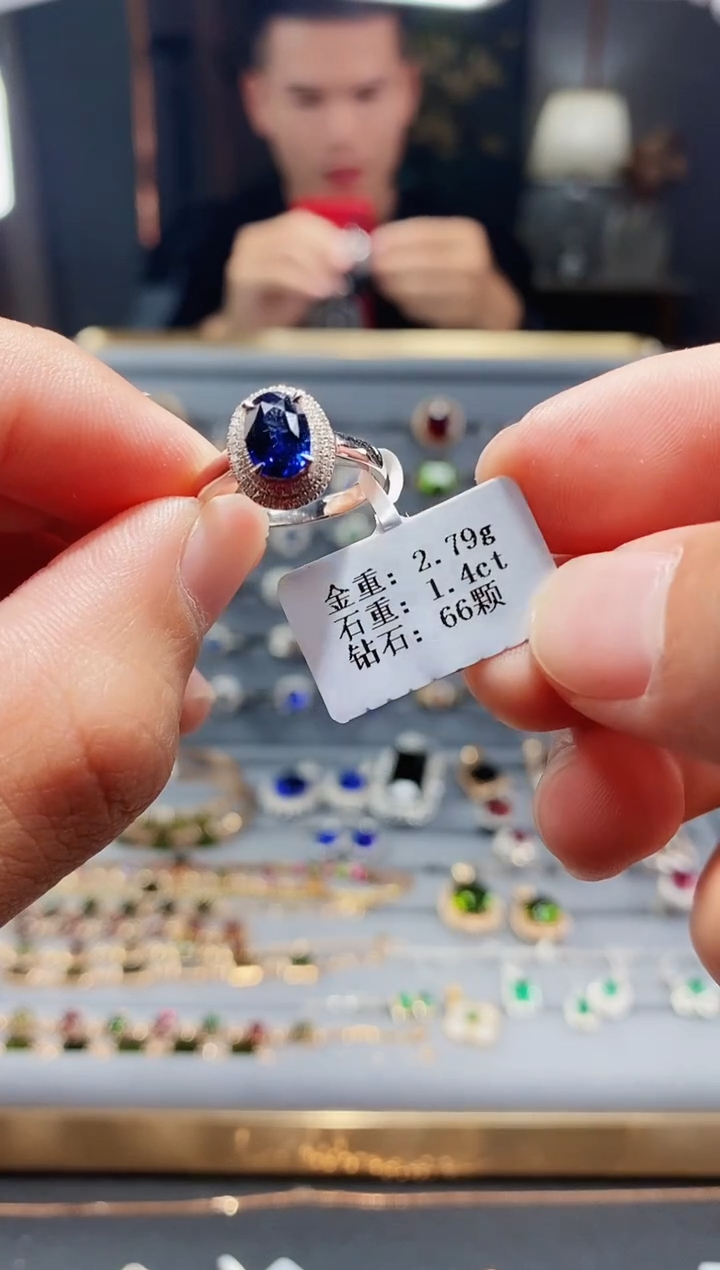 【闪购商品】蓝宝石戒指18K金镶嵌1.4..