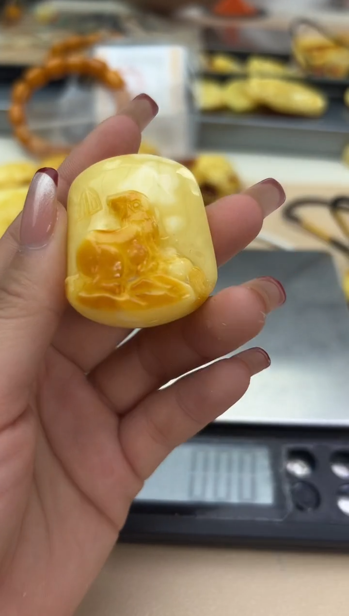 【闪购商品】琥珀裸石未镶嵌蜜蜡吊坠