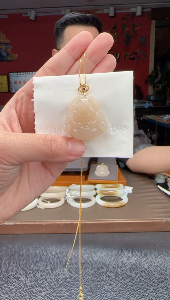 和田玉18K金镶嵌颈饰藕粉佛公