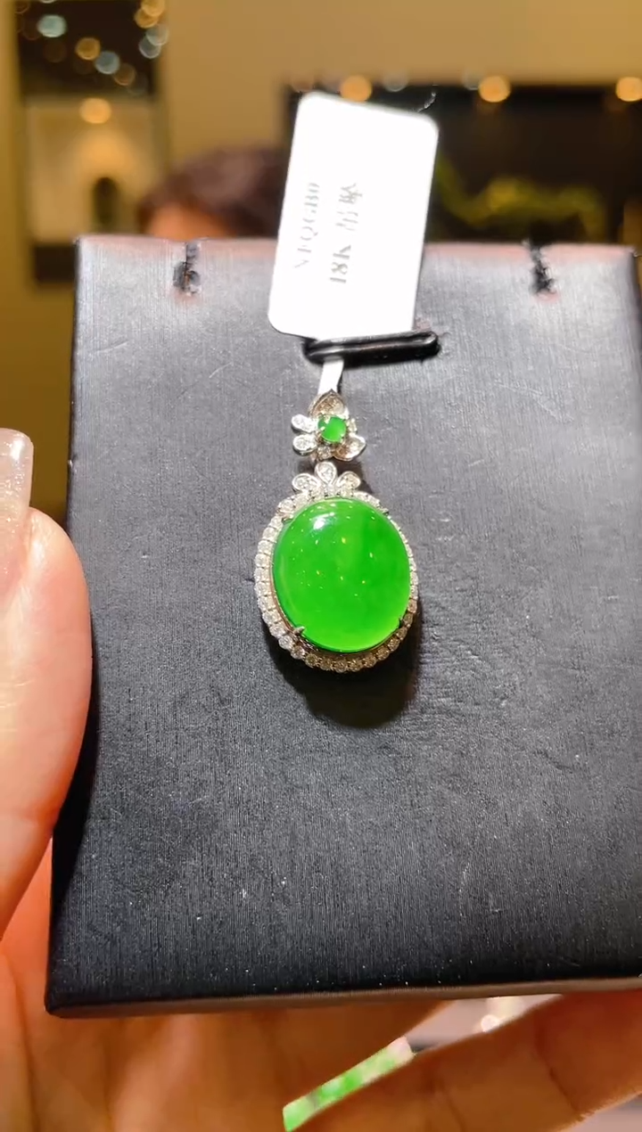 【闪购商品】翡翠吊坠(赠链)18K金镶嵌A56