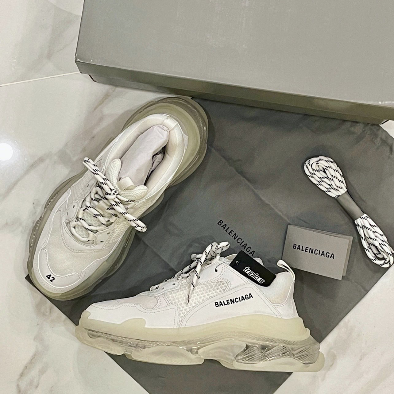 全新未使用 Balenciaga/巴黎世家 Triple S 低帮白色老爹鞋 女款 