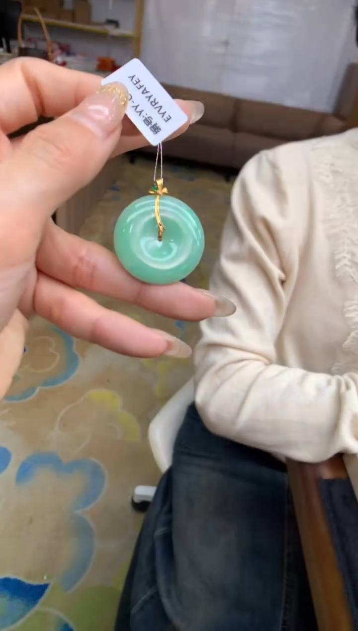 【闪购商品】翡翠颈饰18K金镶嵌平安扣