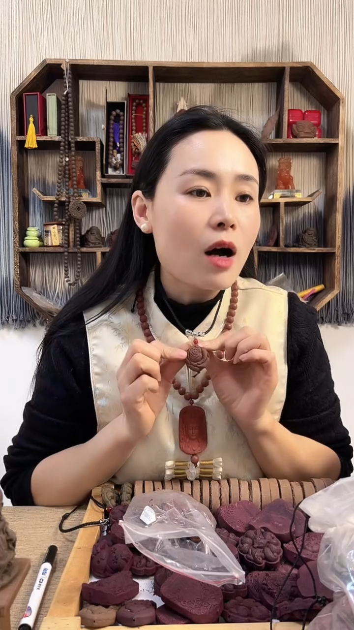 【闪购商品】泥塑息肌香方玫瑰挂坠