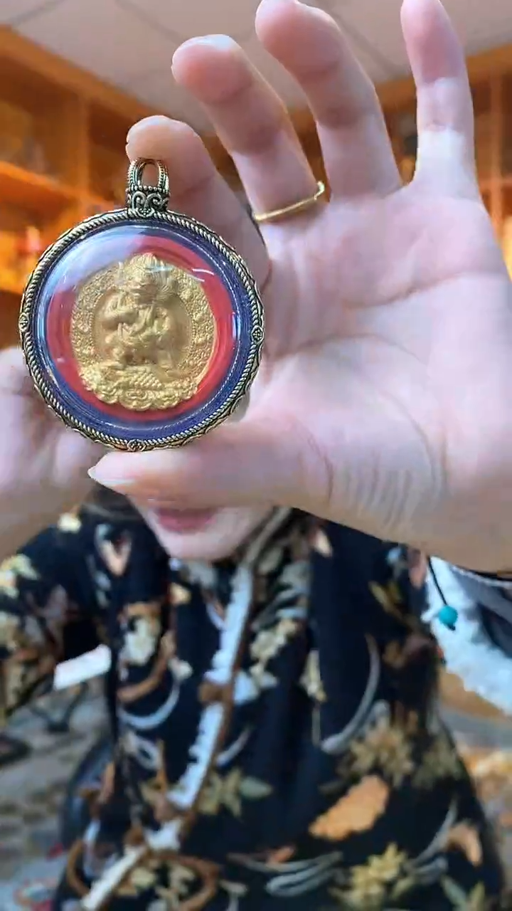 【闪购商品】泥塑黑C-与实物略有差异介意者慎拍