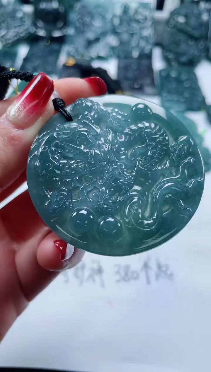 【闪购商品】翡翠颈饰未镶嵌            