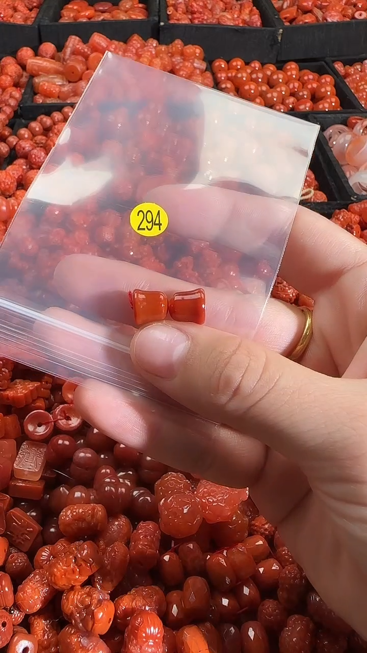 颈饰未镶嵌南红玛瑙1