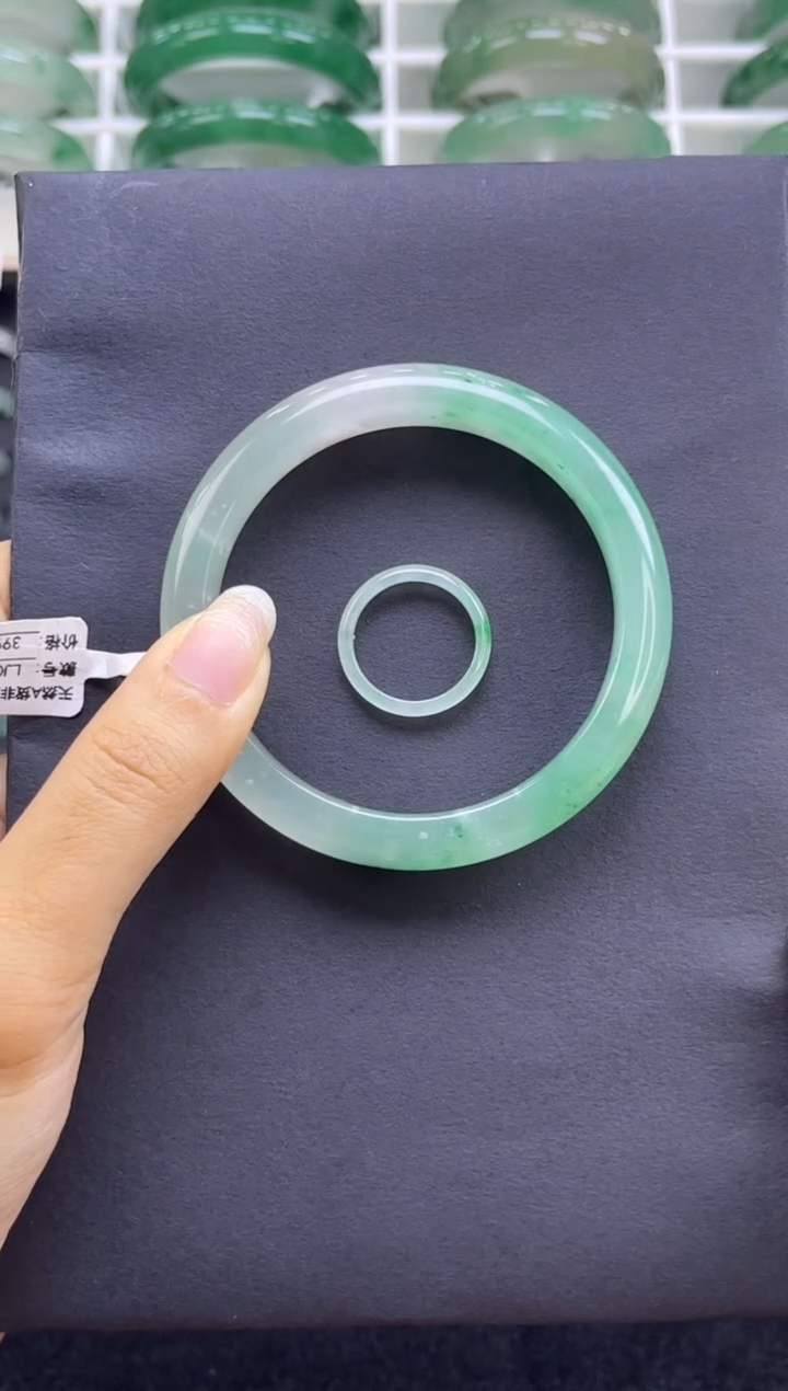 未镶嵌手镯石英质玉（非洲翠）08053黑标58.8圈