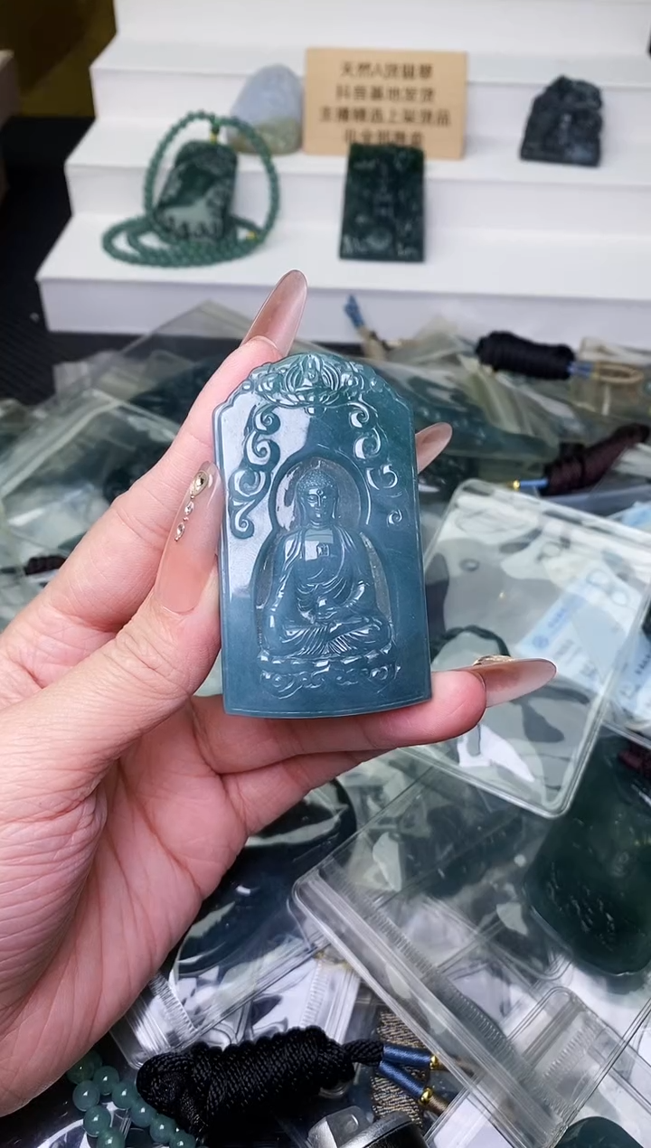 颈饰未镶嵌翡翠 