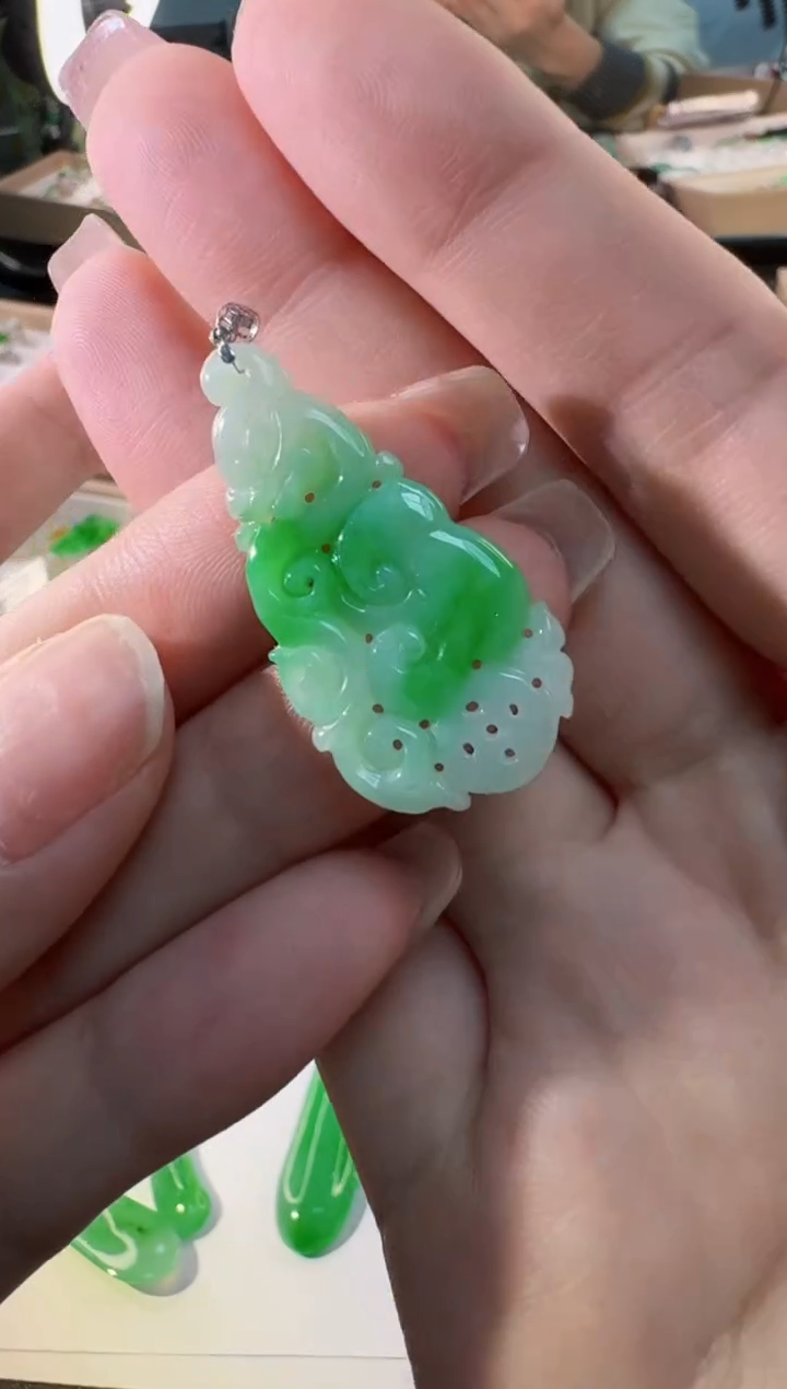 【闪购商品】翡翠18K金镶嵌颈饰缅甸翡翠A货吊坠