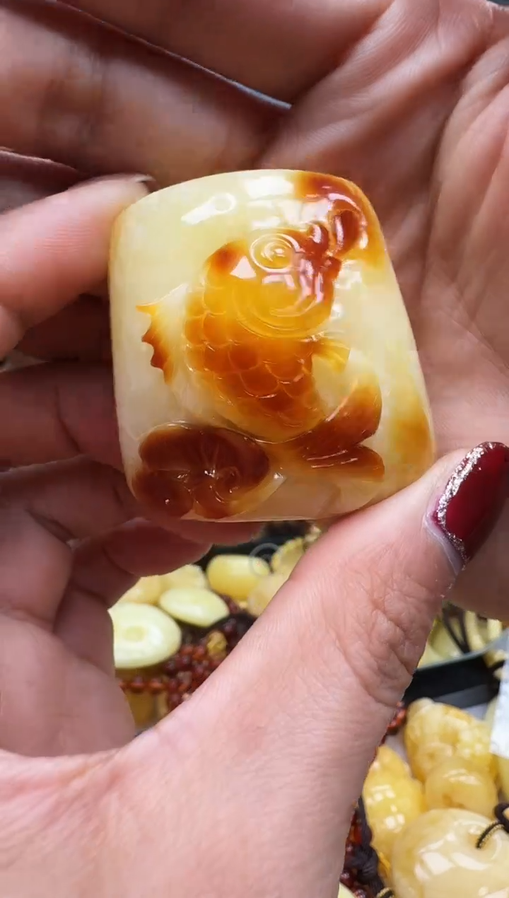 【闪购商品】琥珀裸石未镶嵌挂坠