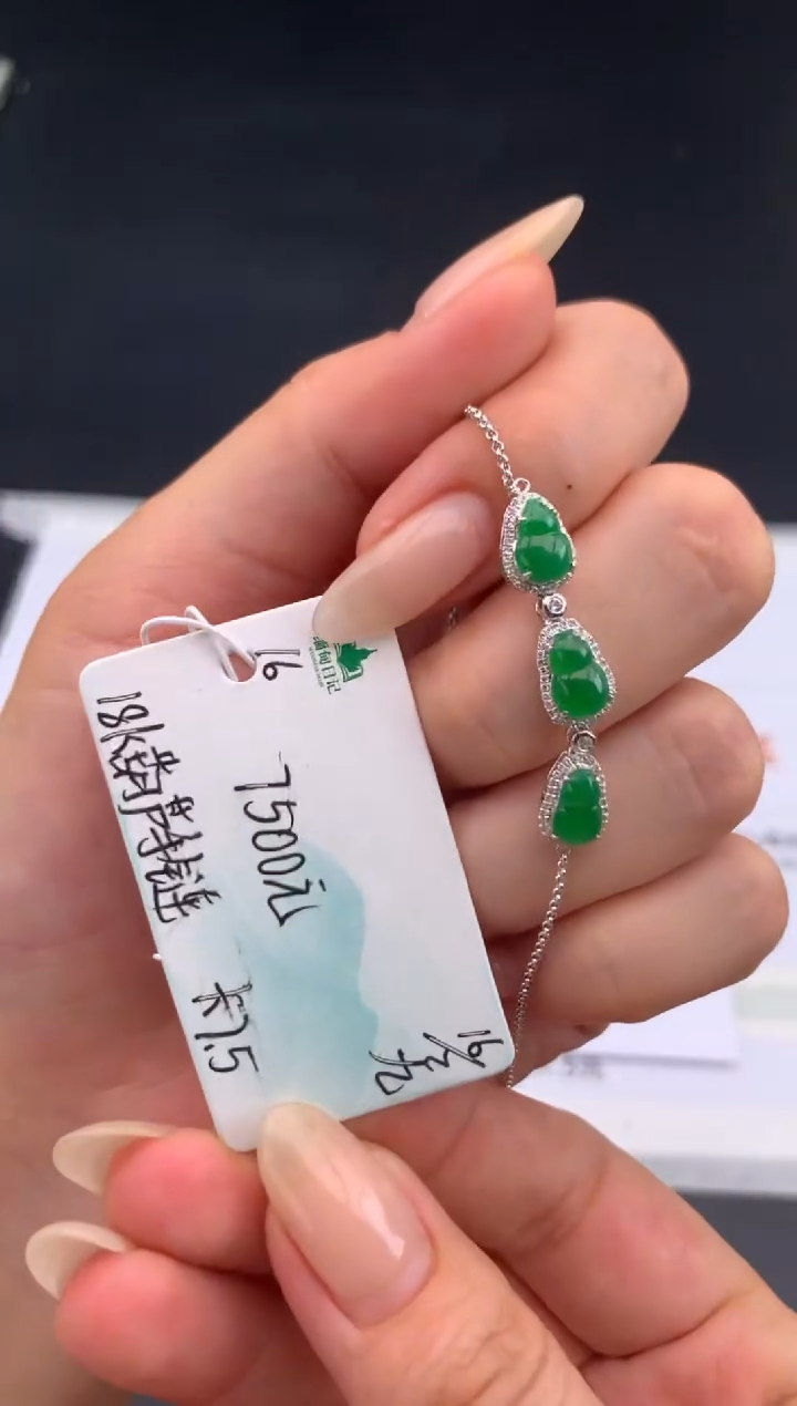 【闪购商品】翡翠手链未镶嵌送礼#自戴#，下单联系客服核对地址~